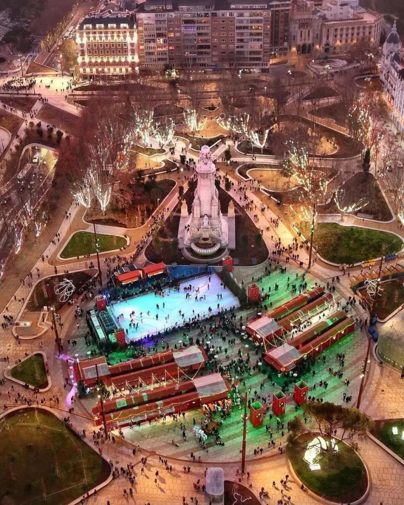 Aerial view of the skating rink "La Navideña" in Madrid.